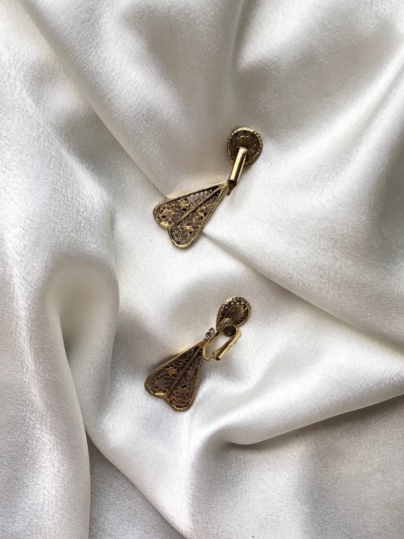 Vintage Pink Daisy Gold Embossed Drop Earrings