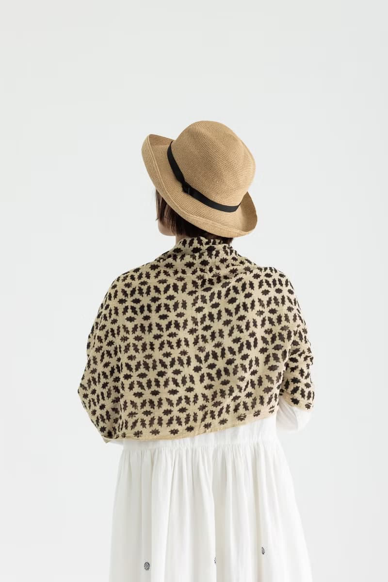 薄棉木刻印圍巾_黑