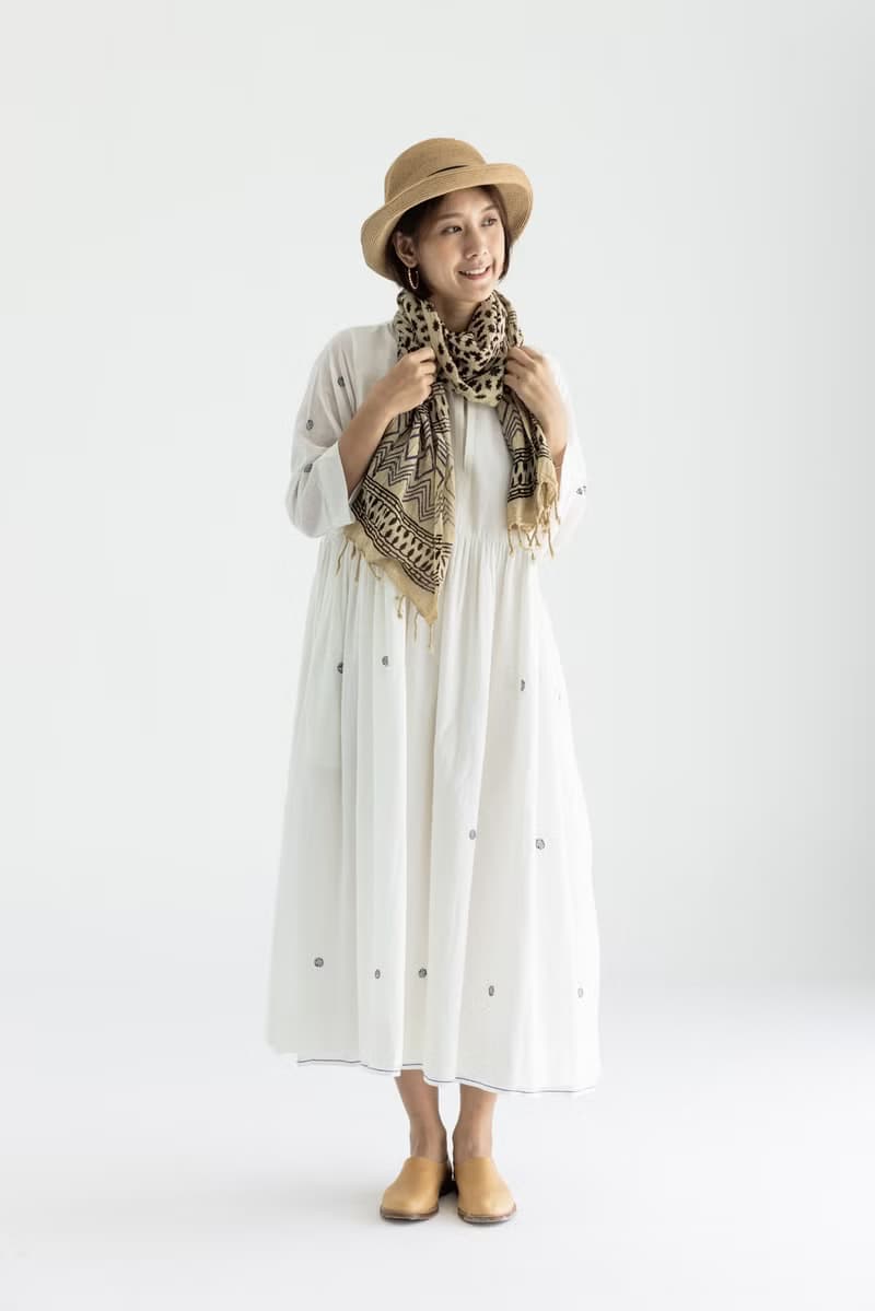 薄棉木刻印圍巾_黑