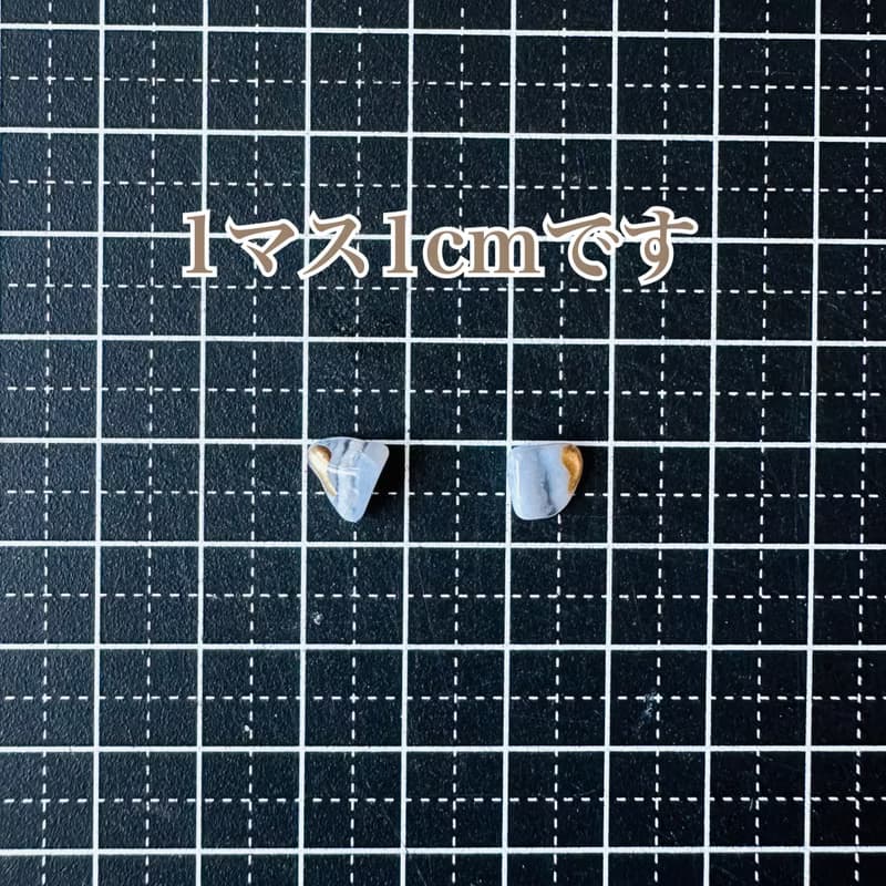 ブルーレースアゲート 金継ぎ ピアス ノンホールピアス イヤリング 天然石 空 空色 淡い 青 ブルー ゴールド 金 ホワイト 白 小さい 小ぶり シンプル