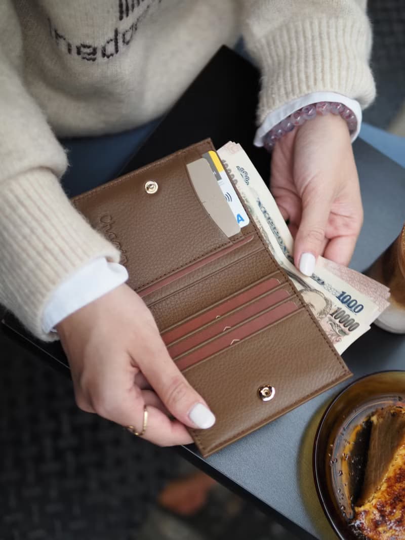 Hannah (Walnut brown) : Small leather short wallet, folded wallet, Slim