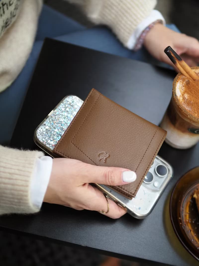 Hannah (Walnut brown) : Small leather short wallet, folded wallet, Slim