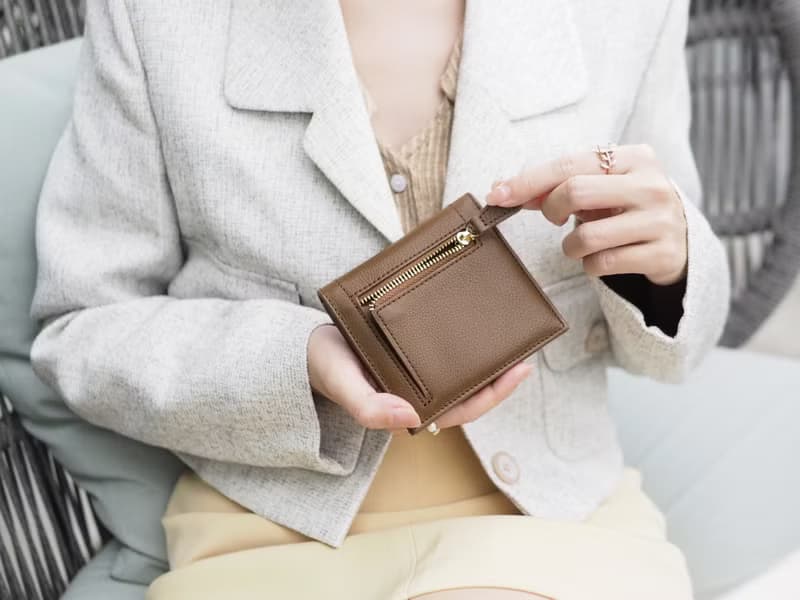 Hannah (Walnut brown) : Small leather short wallet, folded wallet, Slim