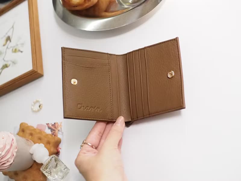 Hannah (Walnut brown) : Small leather short wallet, folded wallet, Slim