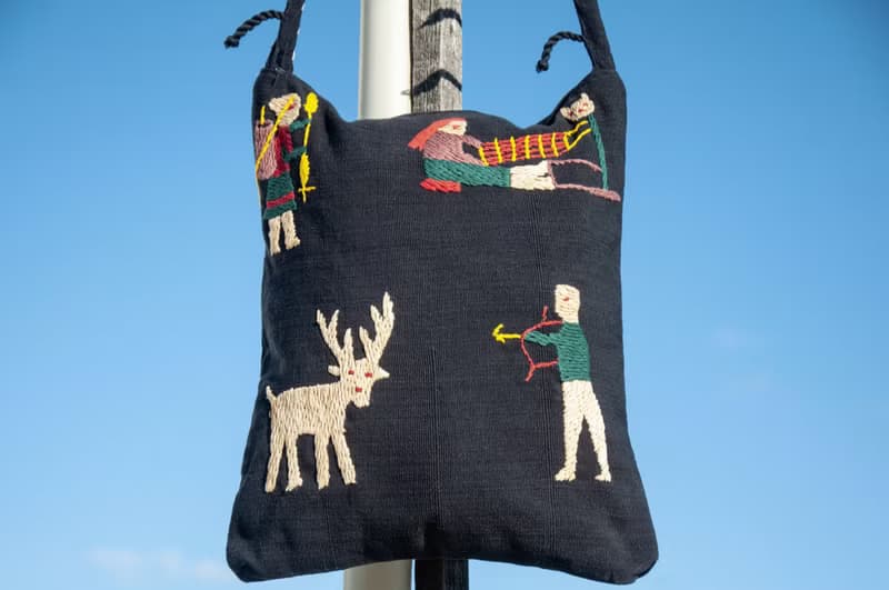 手縫純棉布側背包 刺繡斜背包 手工刺繡肩背包 手繡包-彩虹動物