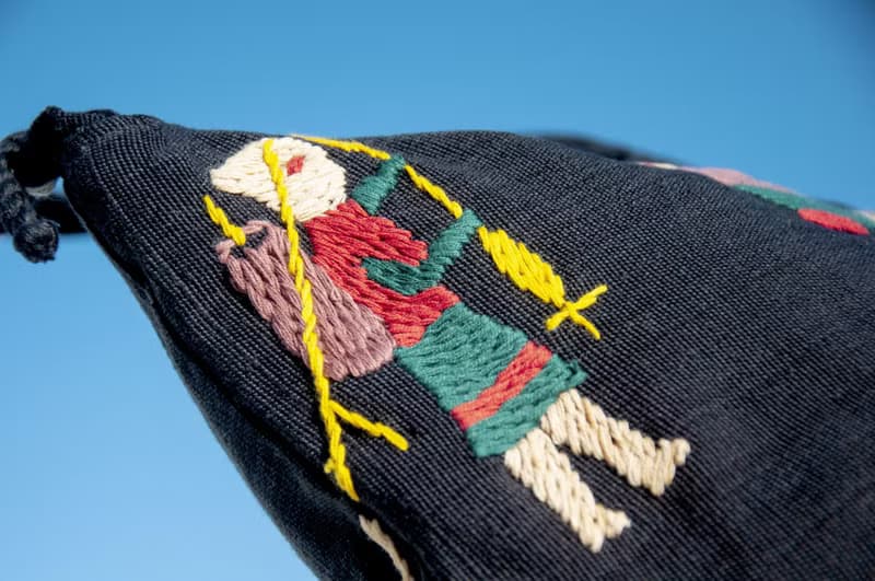手縫純棉布側背包 刺繡斜背包 手工刺繡肩背包 手繡包-彩虹動物