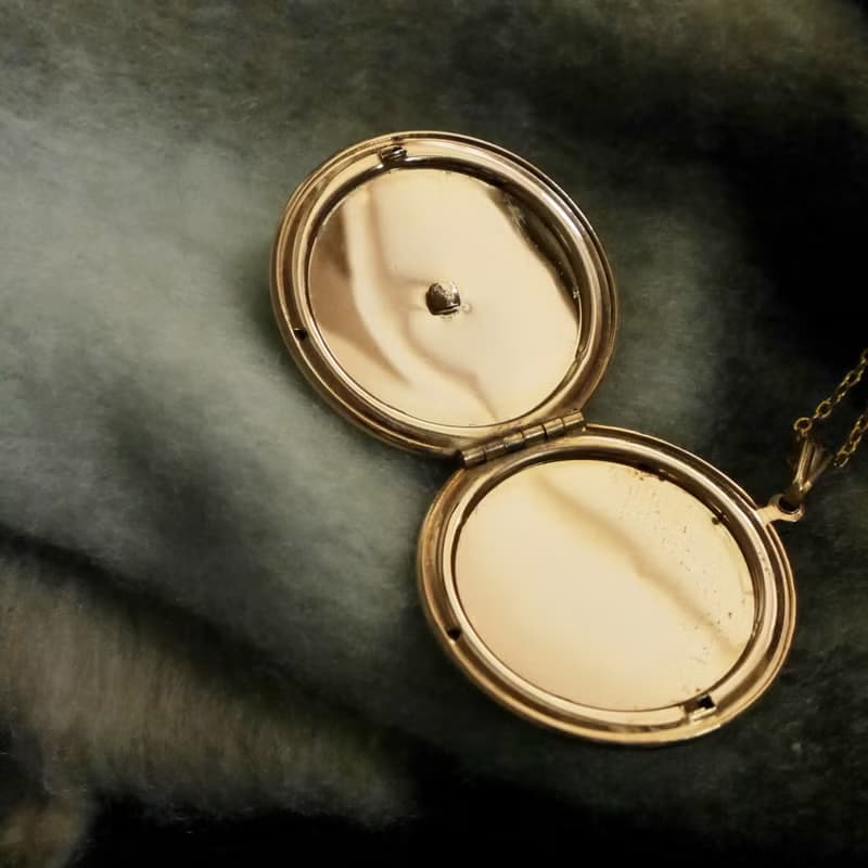 古董金色蕾絲雕花圓形相片locket項鍊  N814