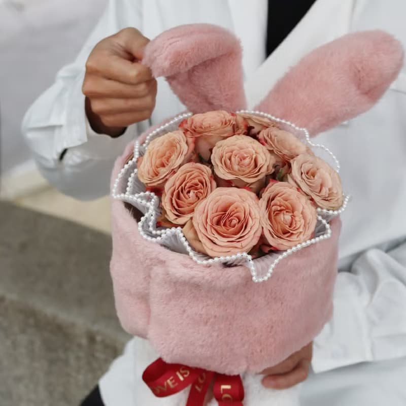 【限到店自取 】毛呢兔兔鮮花花束 | 熱銷限量款_二色選擇 情人節