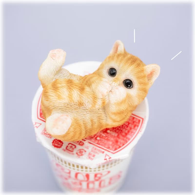 デバリエ 【正規品】猫の置物 サバトラ 茶トラ カップラーメン マグネット レジン製 ギフト かわいい 誕生日プレゼント  (もふもふy)cb019