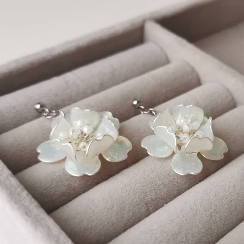 【Veverka】梅香-珠光色-梅花 造花液 水晶花 樹脂花 可改耳夾