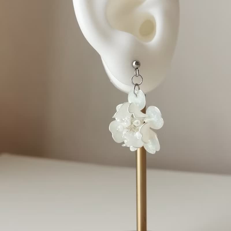 【Veverka】梅香-珠光色-梅花 造花液 水晶花 樹脂花 可改耳夾