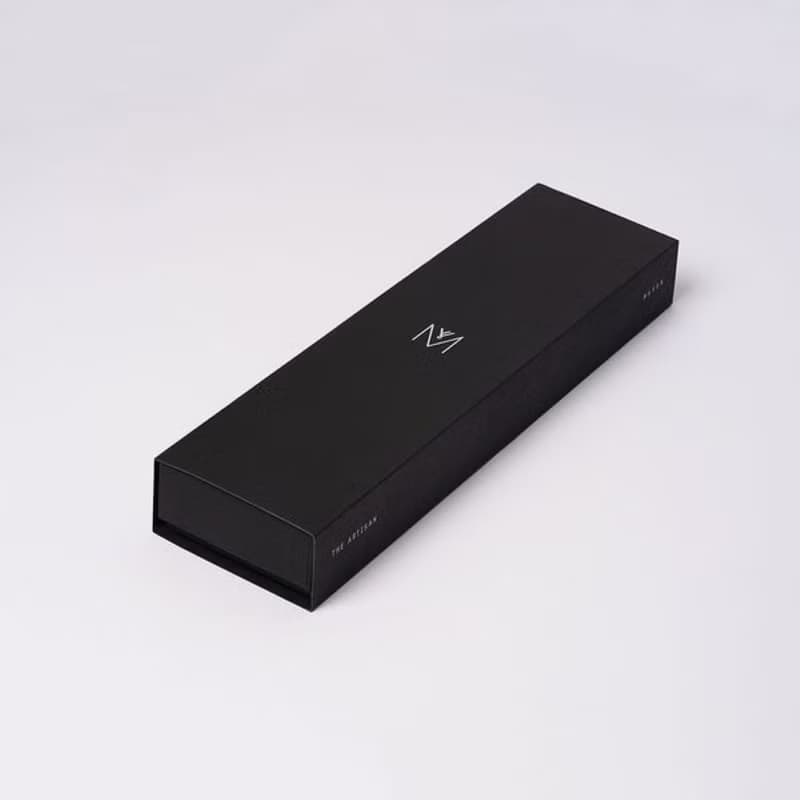 Friday 28 mm 黑色皮帶 日本石英機芯 藍寶石防花玻璃 MAVEN 手錶