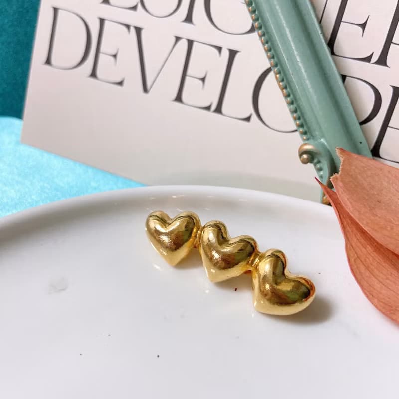【西洋古董飾品】飽滿厚質感連續美愛心 份量感 胸章胸針