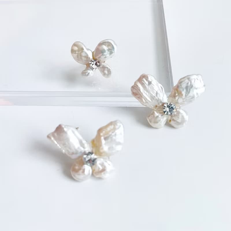 ケシパールの蝶々ピアス(イヤリング)