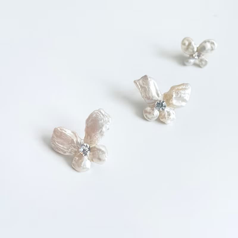 ケシパールの蝶々ピアス(イヤリング)