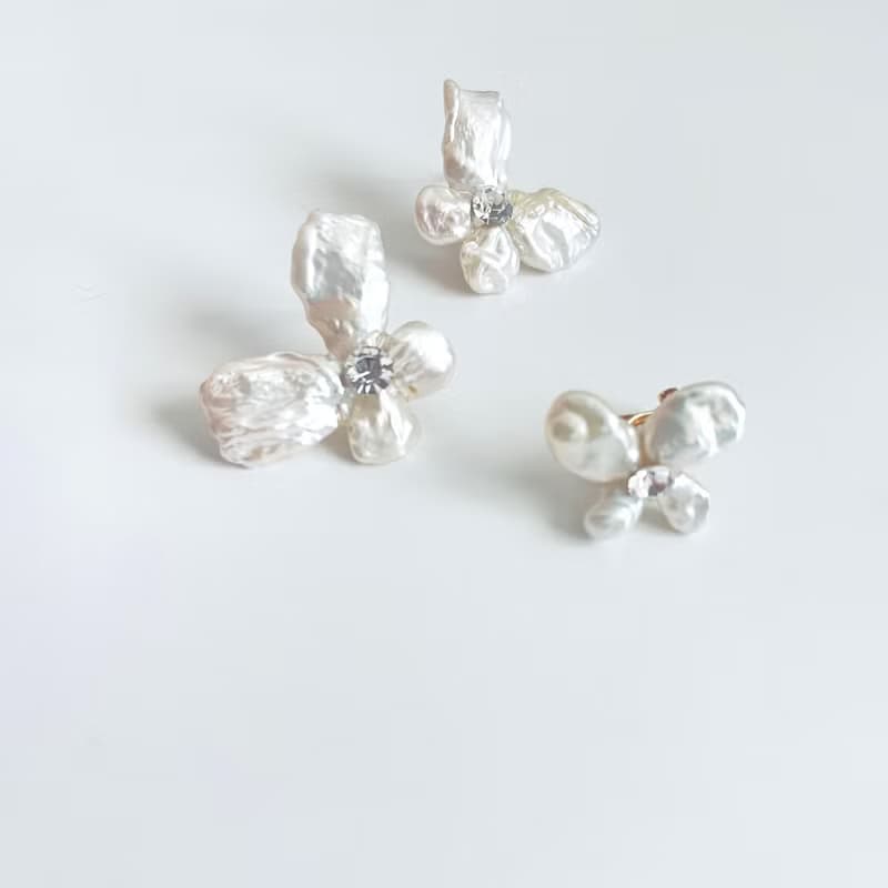 ケシパールの蝶々ピアス(イヤリング)