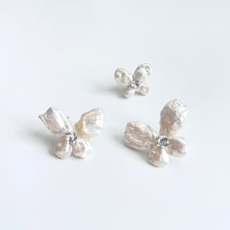 ケシパールの蝶々ピアス(イヤリング)