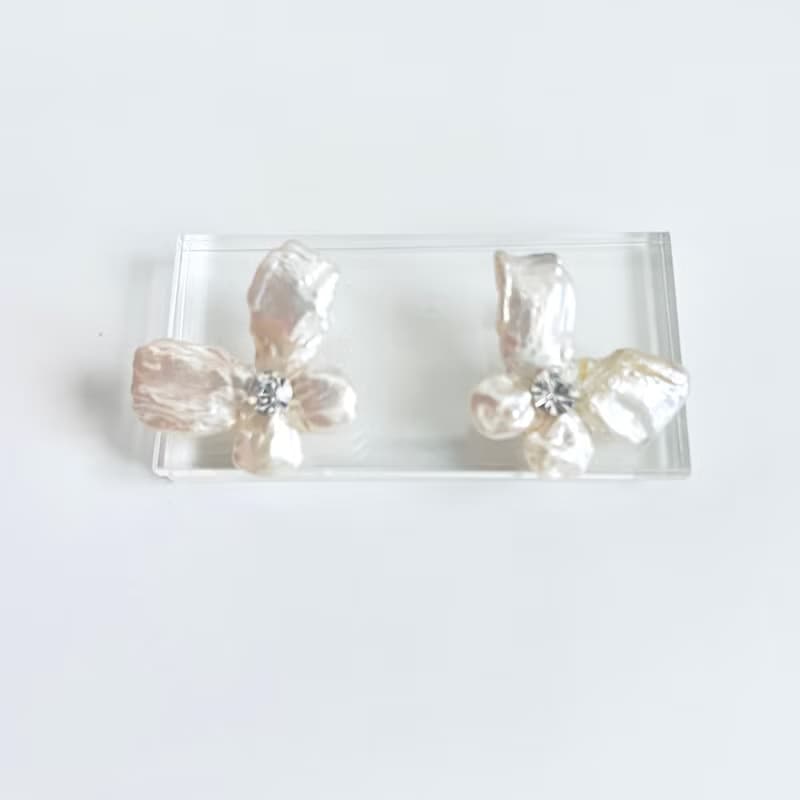ケシパールの蝶々ピアス(イヤリング)