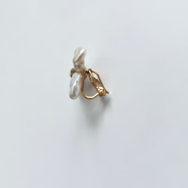 ケシパールの蝶々ピアス(イヤリング)