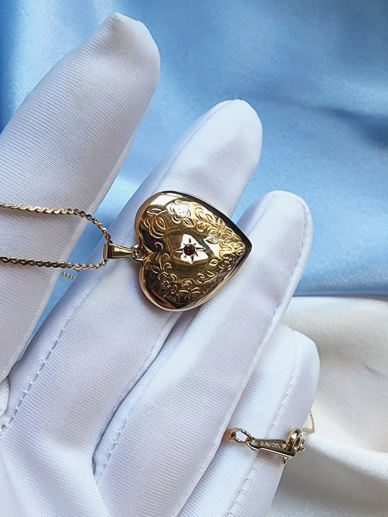 美國西洋古董飾品/ AVON玫瑰花紋仿紅寶石愛心吊墜/項鍊