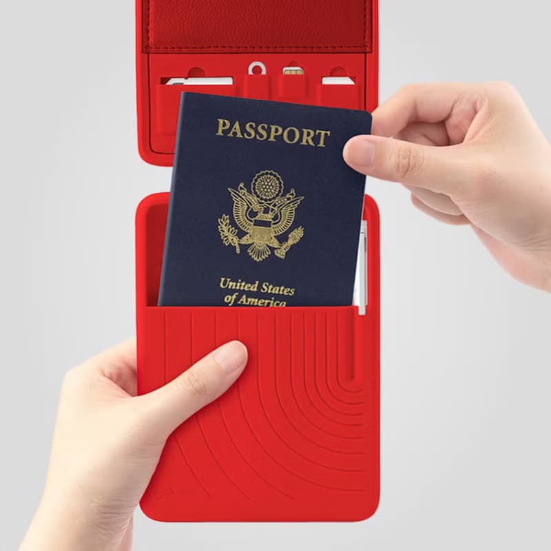 Bone 蹦克  / 頸掛真皮護照套 - 旅遊出國收納卡夾-送盲盒公仔