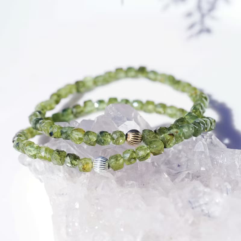 ペリドットの一連ブレスレット　翠色 すいしょく