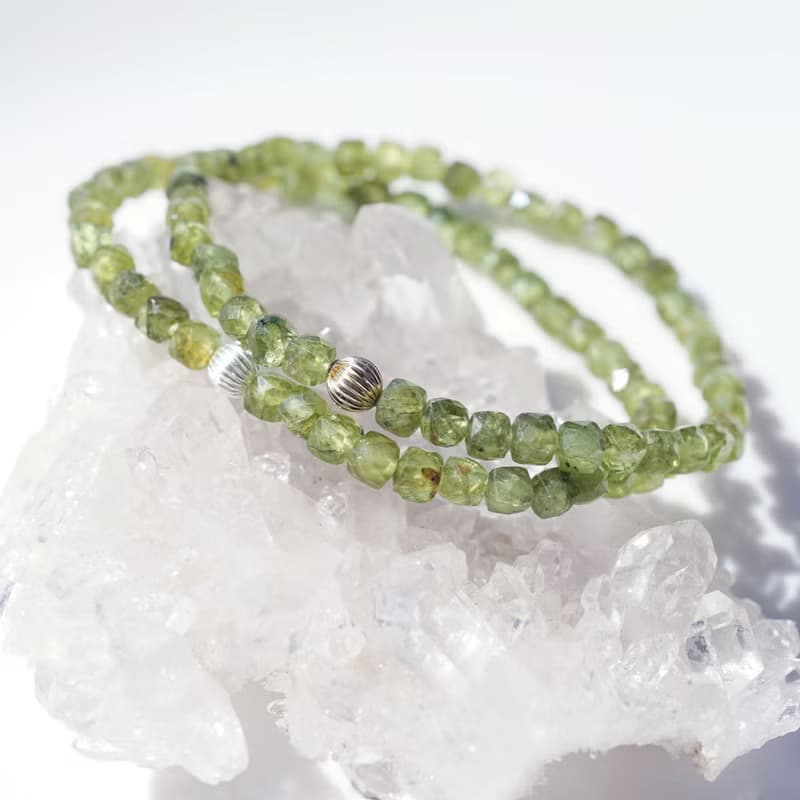 ペリドットの一連ブレスレット　翠色 すいしょく