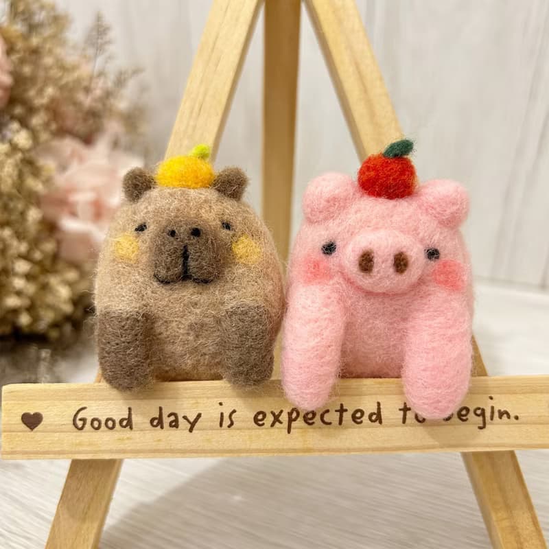 口袋小動物 蘋安小豬 吉祥小水豚 羊毛氈別針 胸針 療癒 送禮