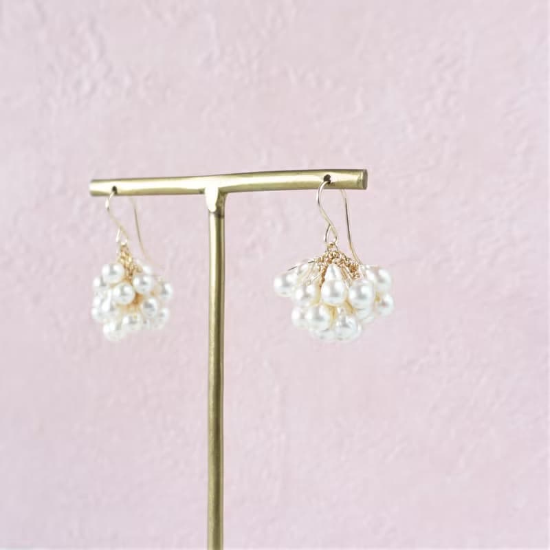 14kgf Japanese Akoya volume pearls pierced earrings / clip on earrings