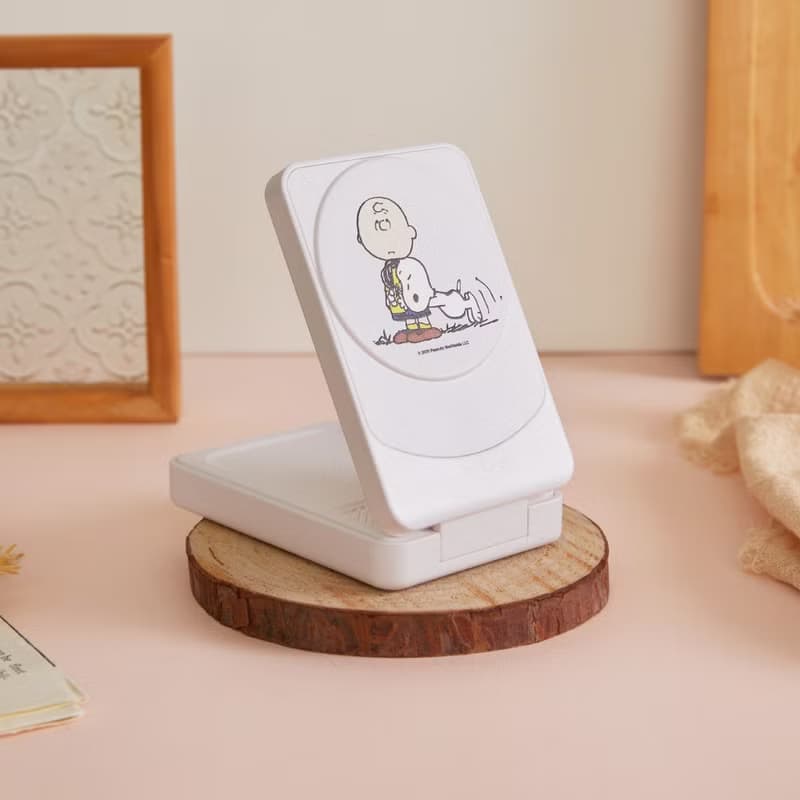 SNOOPY史努比來點抱抱22.5W折疊式三合一Qi2磁吸支架無線充電器