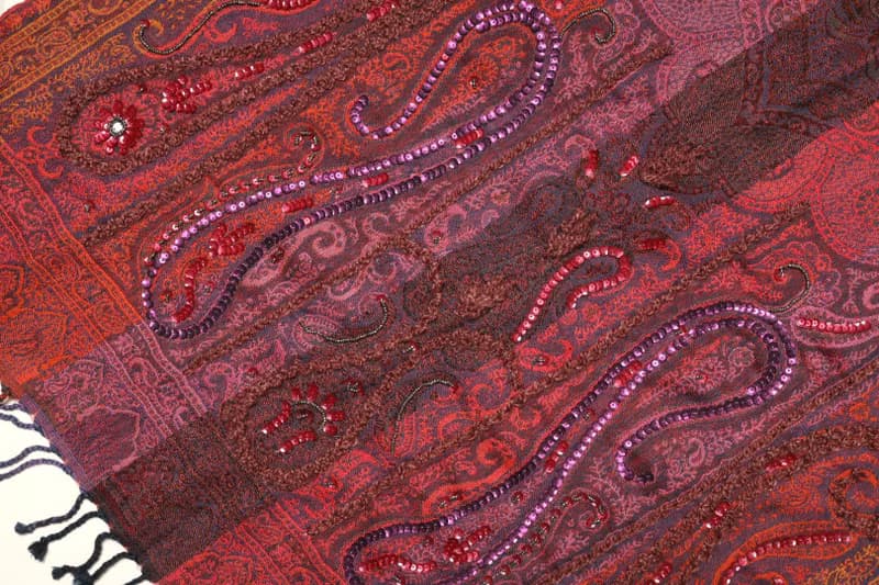 【精品禮盒】喀什米爾水煮羊毛手工刺繡圍巾披肩紫橘紅色彩條釘珠