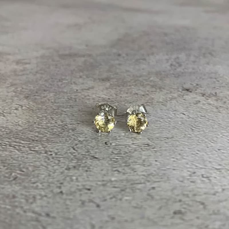 |純銀珠寶| 黃水晶 S925 鑲嵌寶石六爪圓形經典耳釘  SS23