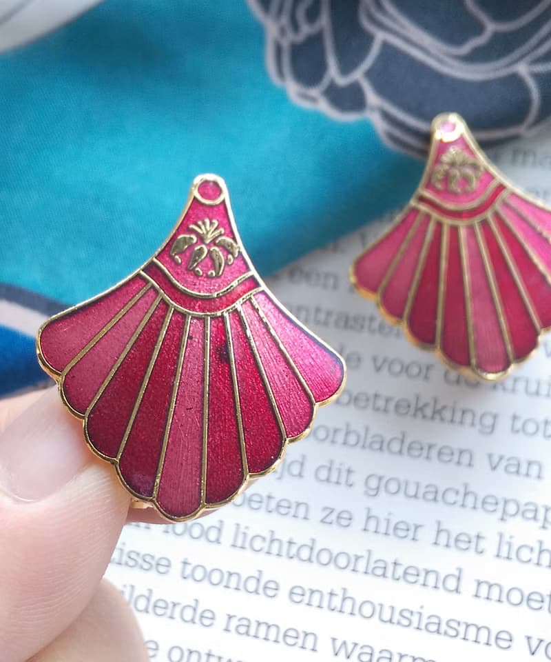 Vintage Jewelry  西洋古董飾品 景泰藍 紅色調放射裙襬 夾式耳環