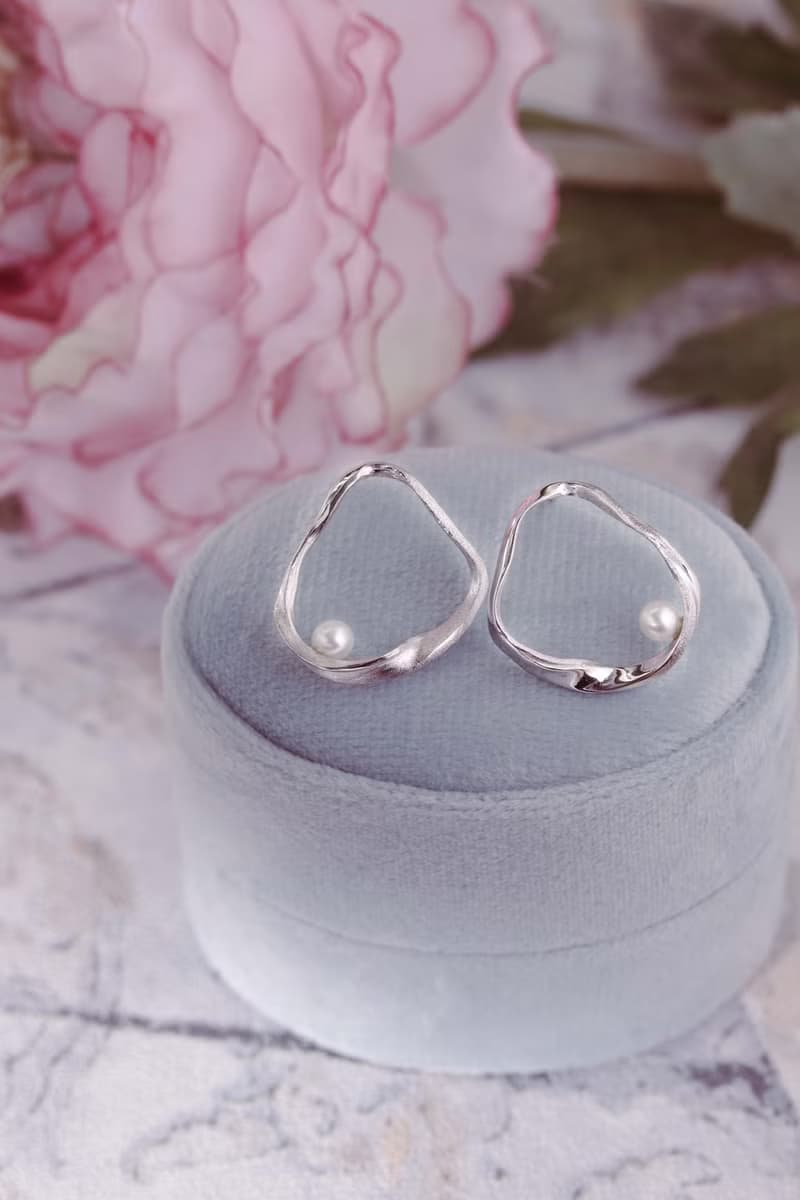 【送禮首選最佳禮物】純銀 鏤空絲帶 天然珍珠 耳環