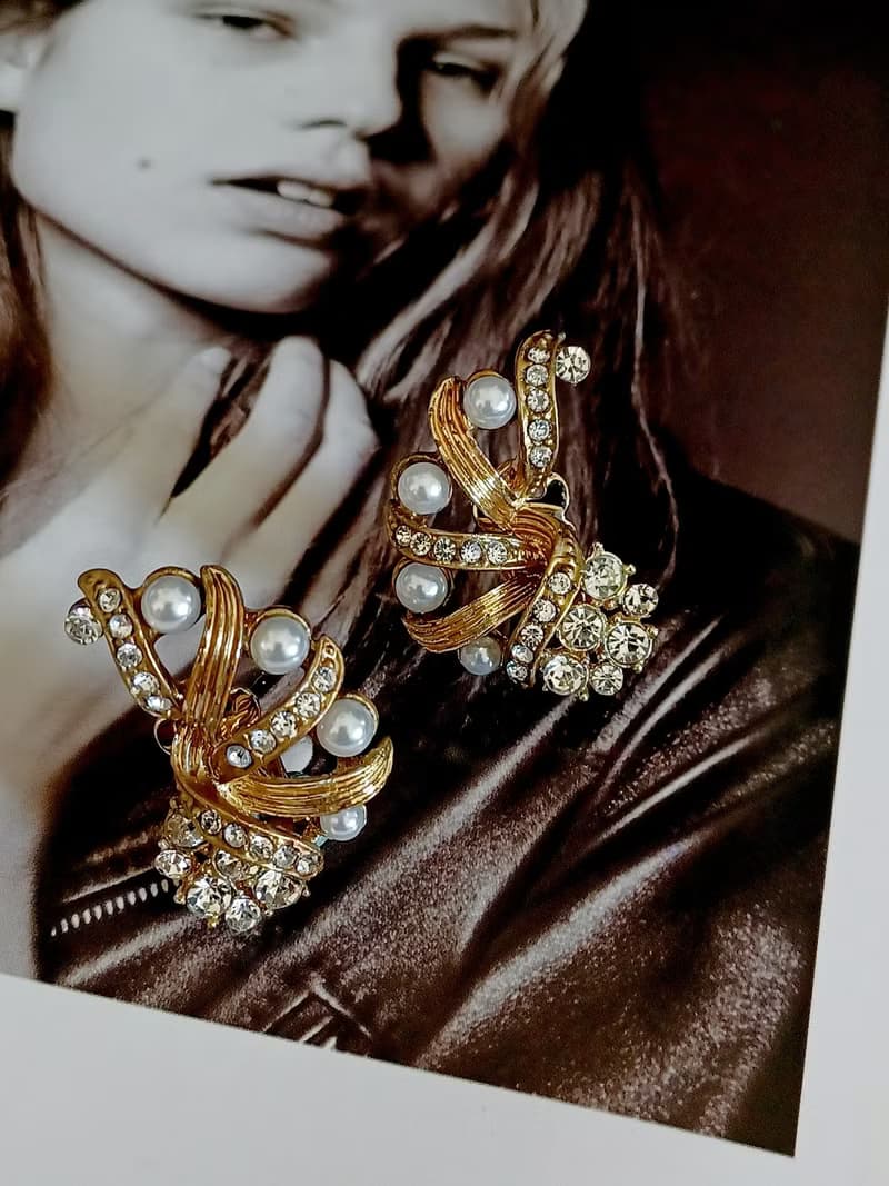 vintage jewelry  B.S.K 古董金色飛揚緞帶夾式耳環