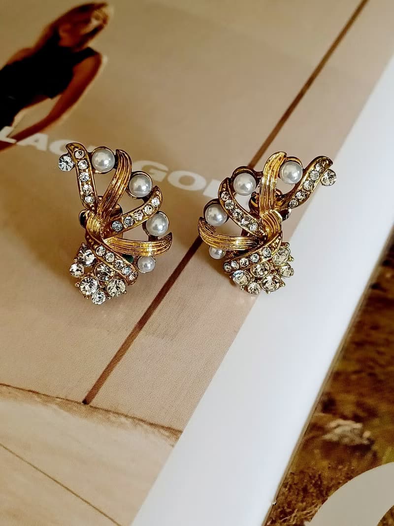 vintage jewelry  B.S.K 古董金色飛揚緞帶夾式耳環