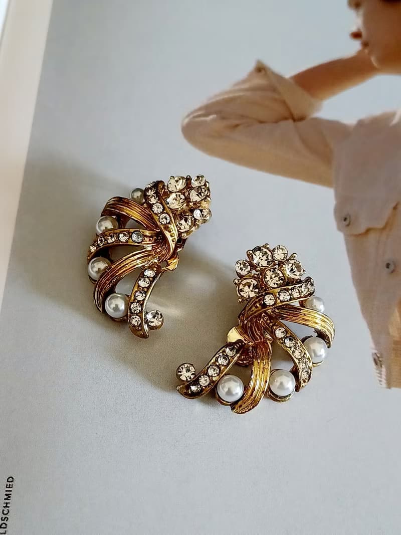 vintage jewelry  B.S.K 古董金色飛揚緞帶夾式耳環