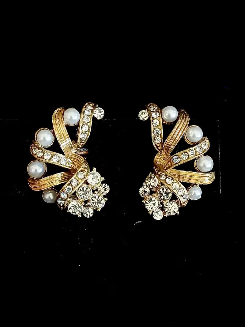 vintage jewelry  B.S.K 古董金色飛揚緞帶夾式耳環