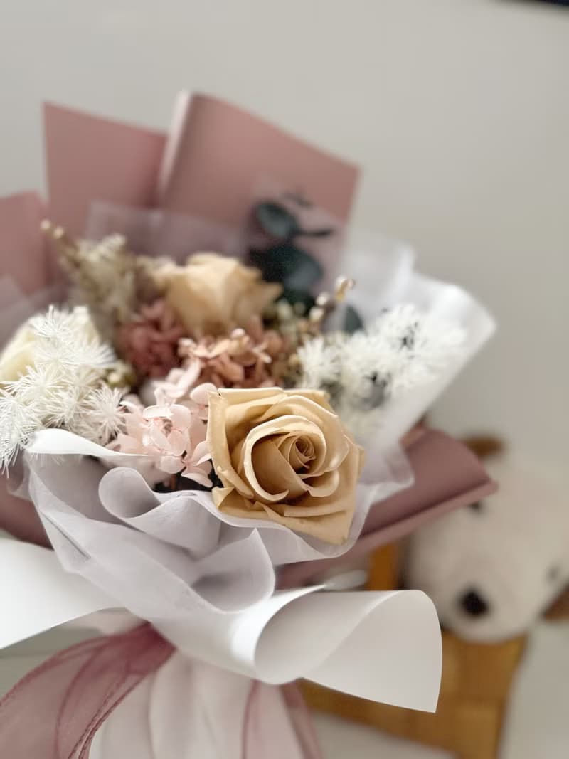 香檳奶茶永生玫瑰花花束