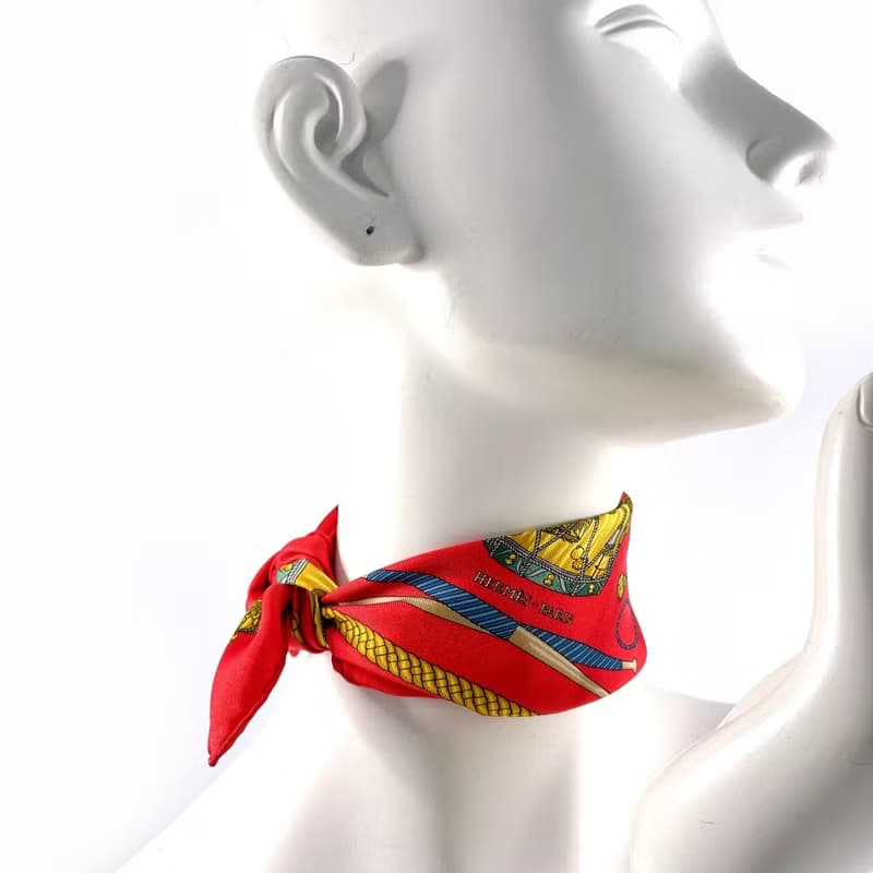 【日本直送 中古美品】エルメス HERMES スカーフ プチカレ 正方形 LES TAMBOURS タンブールの太鼓 シルク100% レッド