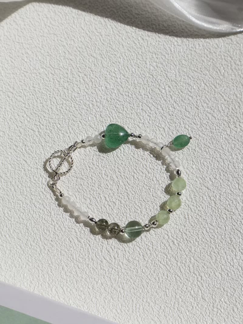 一口青青梅子冰沙。綠草莓大愛心 月光石 葡萄石 S925純銀 手鍊