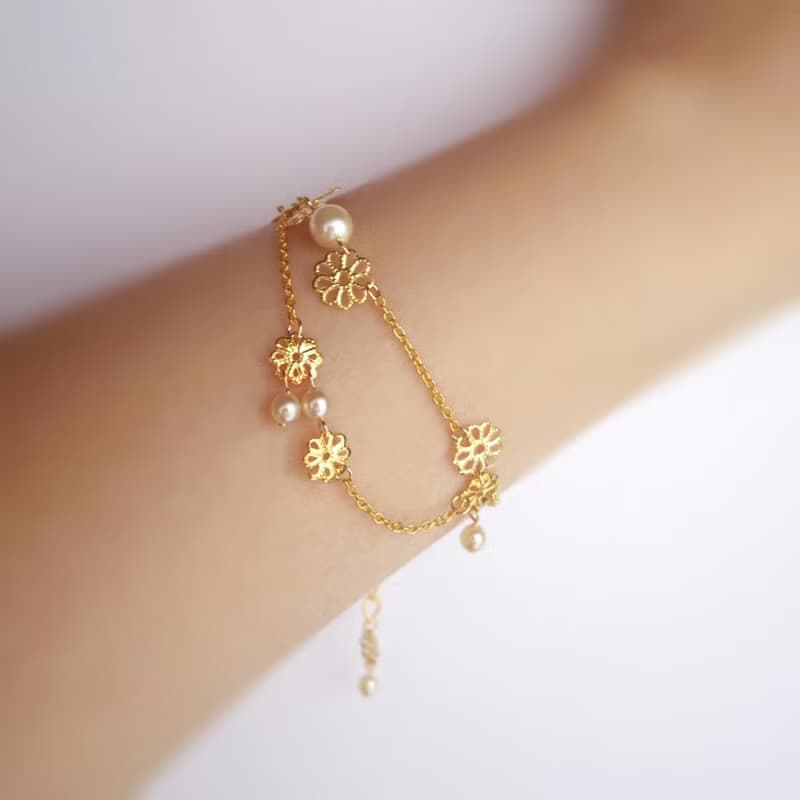 ブレスレット　仕草、伝え語る