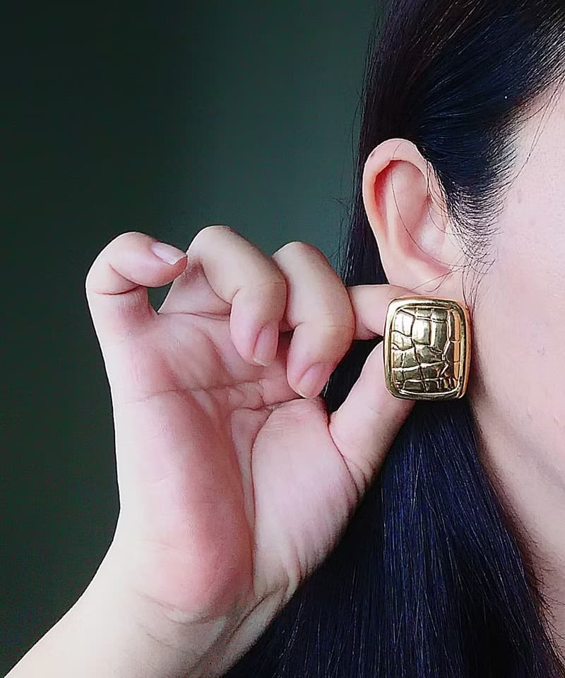 Vintage Jewelry 西洋古董飾品 金色調 鱷魚紋 小方形 針式耳環