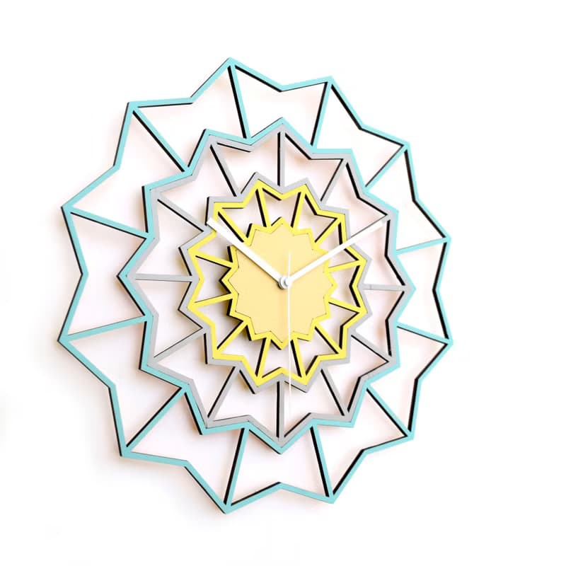 Chevron Nordic - 藍色和黃色色調的幾何掛鐘