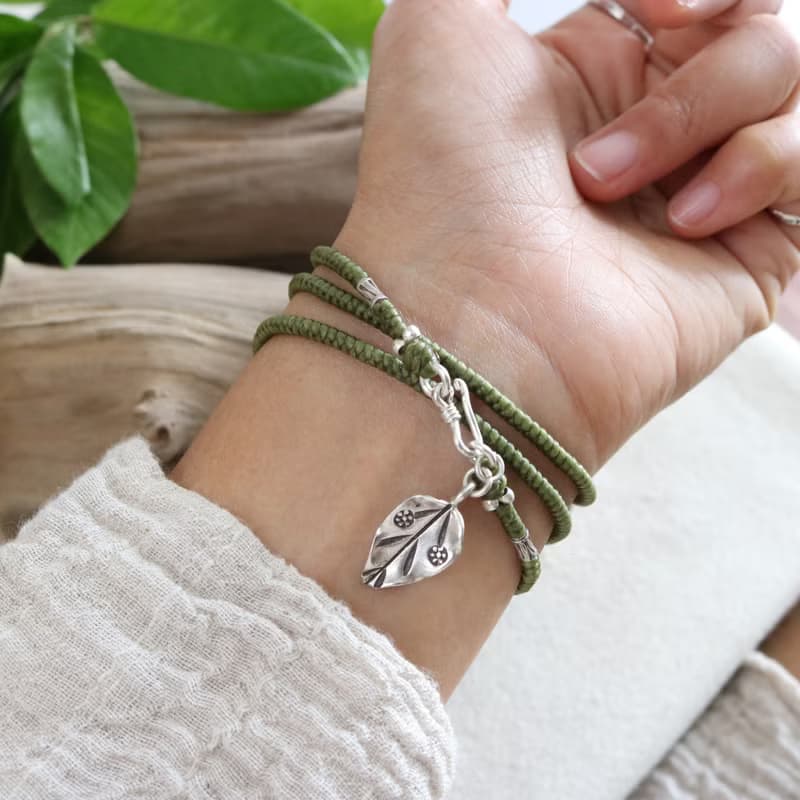 三圈手工編織蠟線手鍊搭配葉珠和吊飾泰銀 手作泰國飾品 葉子手鍊