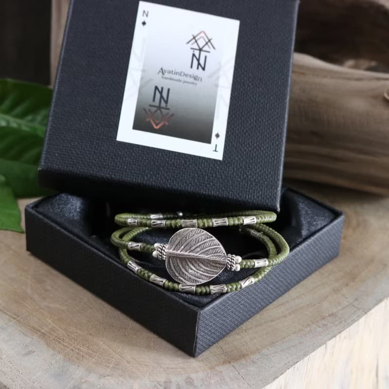 三圈手工編織蠟線手鍊搭配葉珠和吊飾泰銀 手作泰國飾品 葉子手鍊