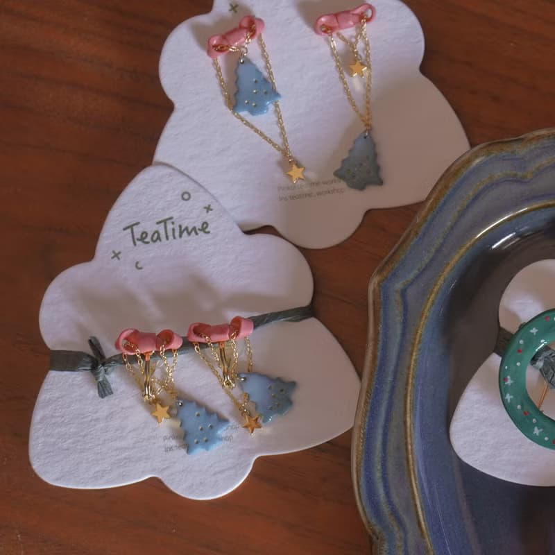TeaTime 期待聖誕  分紅蝴蝶結與諾貝小松樹  耳環耳夾