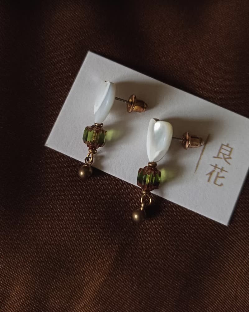 天然貝古董珠耳環 - 白貝