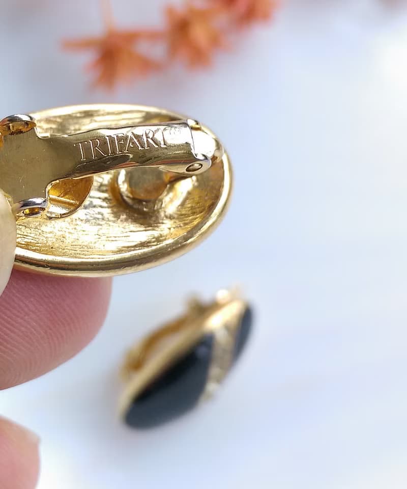 Vintage Jewelry 西洋古董飾品 TRIFARI 典雅 夾式耳環