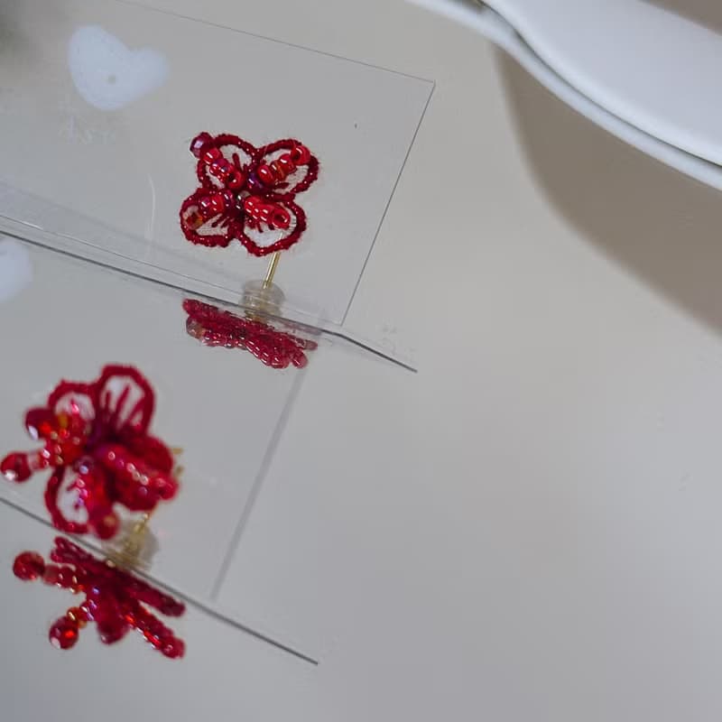 刺繡小花耳環 - 紅(可改耳夾)